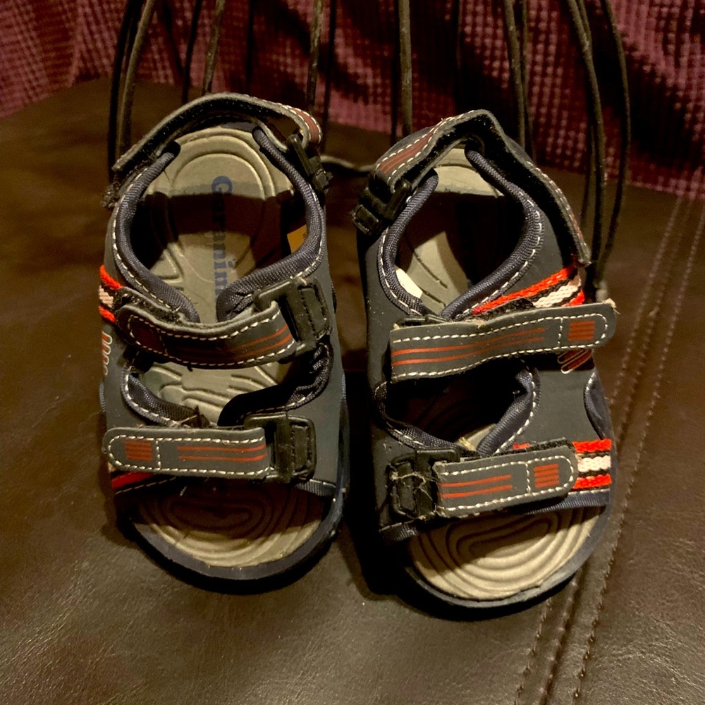 🌈BOGO 50% off🌈Never Worn Cute Sandals Toddler Size 4, Three Velcro Straps!